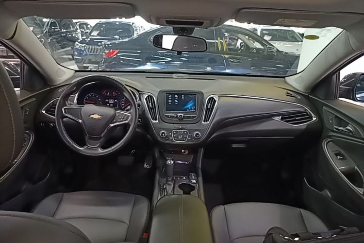 Used Chevrolet Malibu XL 2017 1.5T Automatic Ruichi Edition Center Console