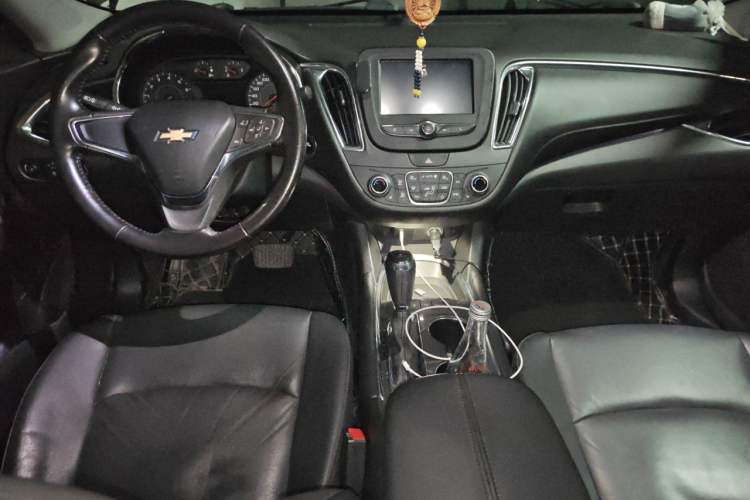 Used Chevrolet Malibu XL 2017 1.5T Automatic Ruichi Edition Center Console