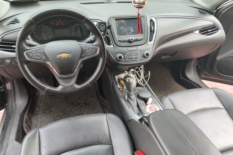Used Chevrolet Malibu XL 2017 1.5T Automatic RuiShang Edition Center Console