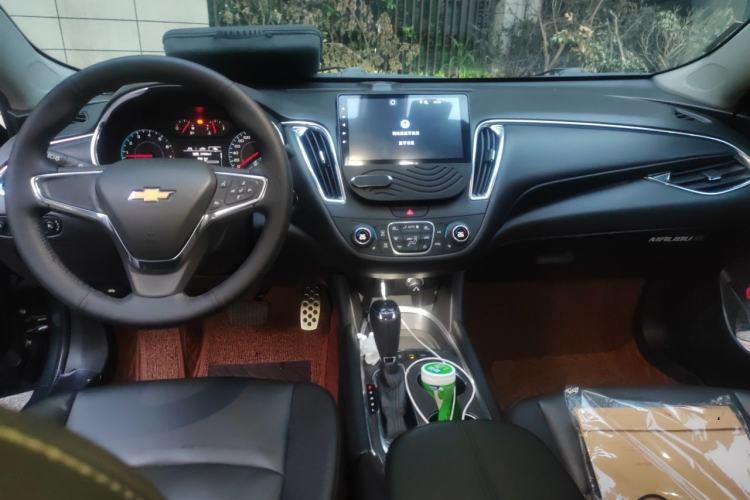 Used Chevrolet Malibu XL 2017 1.5T Automatic Ruichi Edition Center Console