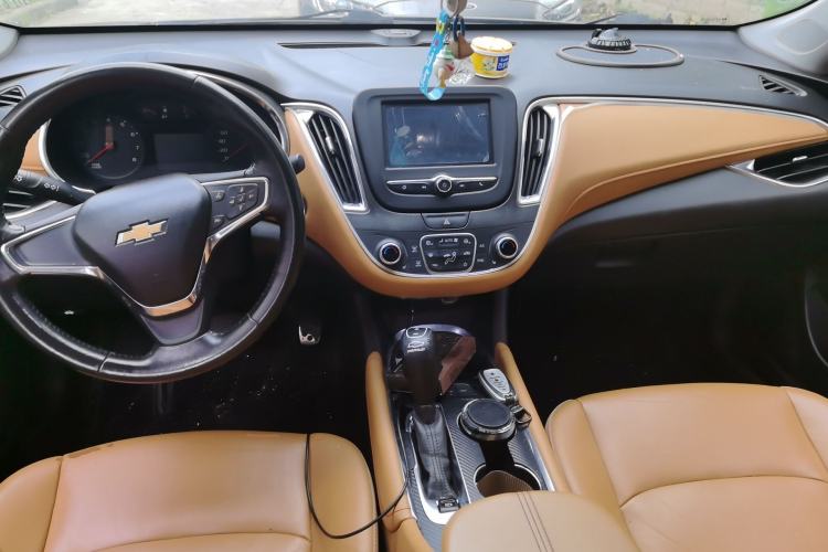Used Chevrolet Malibu XL 2017 1.5T Automatic Ruichi Edition Center Console