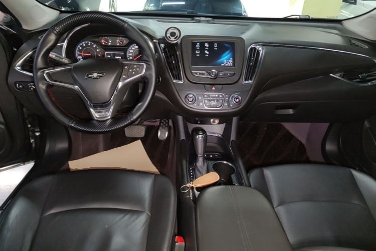 Used Chevrolet Malibu XL 2017 1.5T Automatic Ruichi Edition Center Console