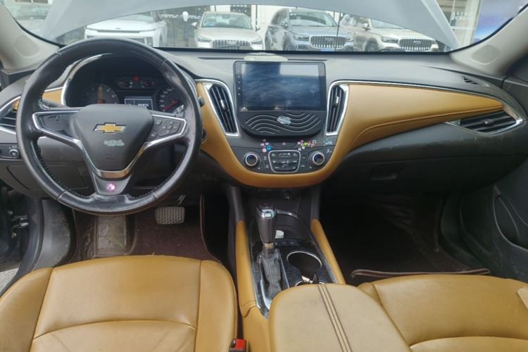 Used Chevrolet Malibu XL 2017 1.5T Automatic Ruichi Edition Center Console