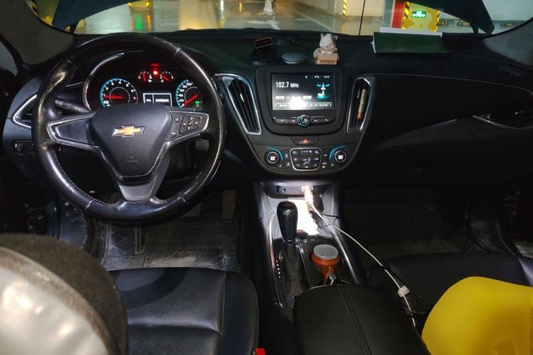 Used Chevrolet Malibu XL 2017 1.5T Automatic Ruichi Edition Center Console