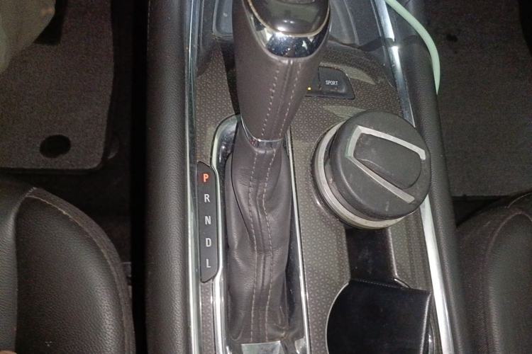 Used Chevrolet Malibu XL 2017 1.5T Automatic Ruichi Edition Gear Lever