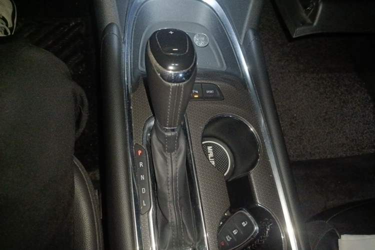 Used Chevrolet Malibu XL 2017 1.5T Automatic Ruichi Edition Gear Lever