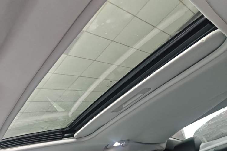 Used Chevrolet Malibu XL 2017 1.5T Automatic Ruichi Edition Headliner