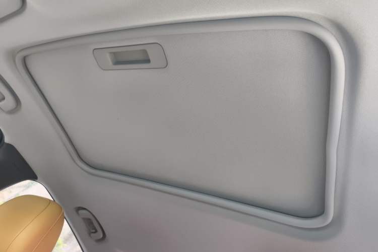 Used Chevrolet Malibu XL 2017 1.5T Automatic Ruichi Edition Headliner