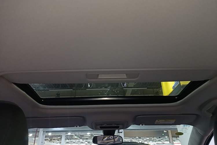 Used Chevrolet Malibu XL 2017 1.5T Automatic Ruichi Edition Headliner