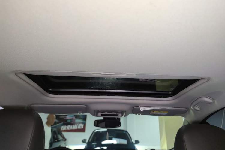 Used Chevrolet Malibu XL 2017 1.5T Automatic Ruichi Edition Headliner
