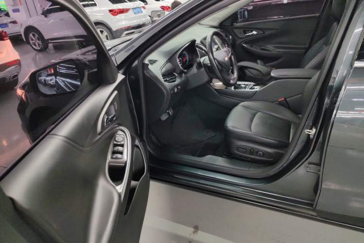 Used Chevrolet Malibu XL 2017 1.5T Automatic Ruichi Edition Interior 3