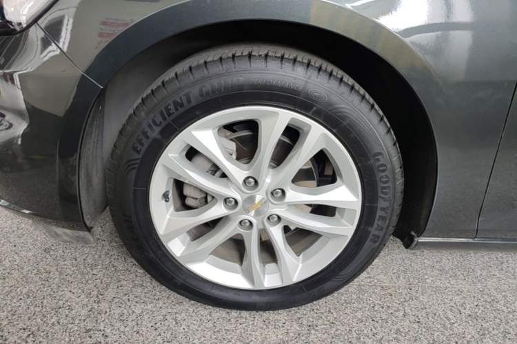 Used Chevrolet Malibu XL 2017 1.5T Automatic Ruichi Edition Left Front Wheel Hub