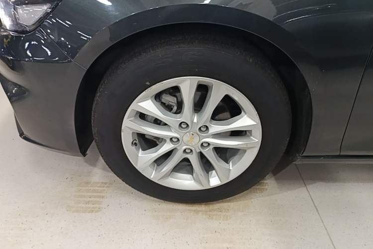 Used Chevrolet Malibu XL 2017 1.5T Automatic Ruichi Edition Left Front Wheel Hub
