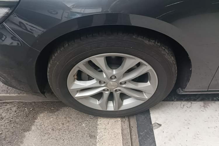 Used Chevrolet Malibu XL 2017 1.5T Automatic Ruichi Edition Left Front Wheel Hub