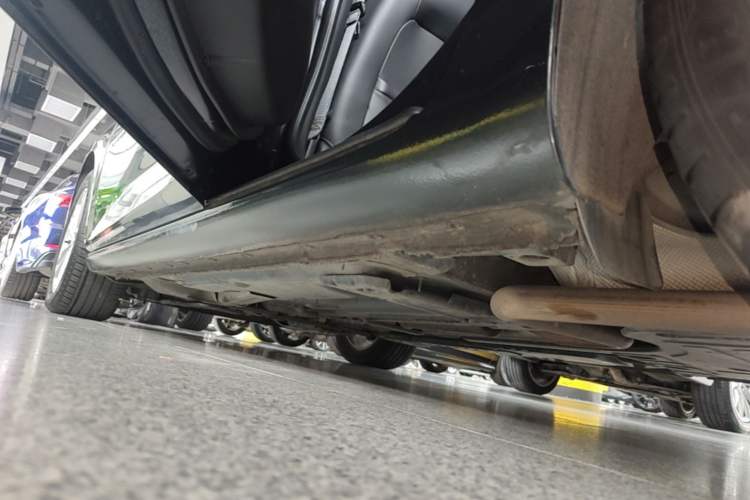 Used Chevrolet Malibu XL 2017 1.5T Automatic Ruichi Edition Left Side Sill