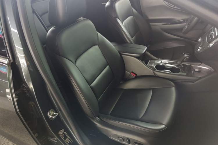 Used Chevrolet Malibu XL 2017 1.5T Automatic Ruichi Edition Right Front Seat