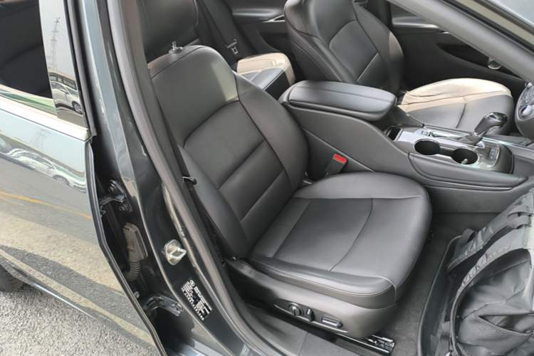 Used Chevrolet Malibu XL 2017 1.5T Dual-Clutch Ruimao Edition Right Front Seat