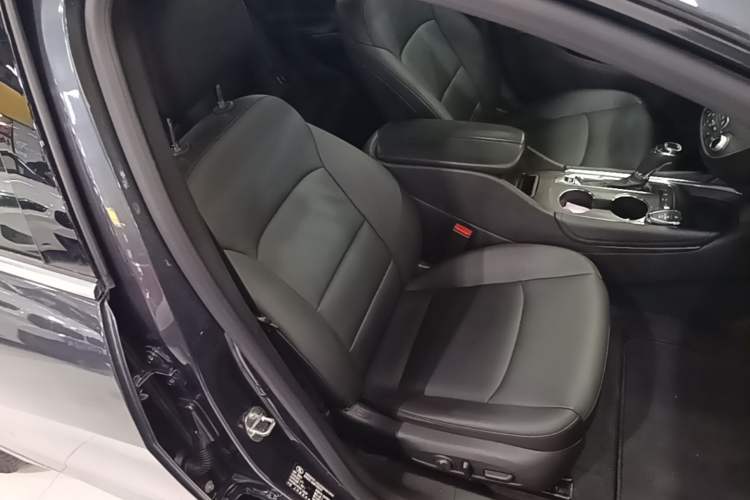 Used Chevrolet Malibu XL 2017 1.5T Automatic Ruichi Edition Right Front Seat