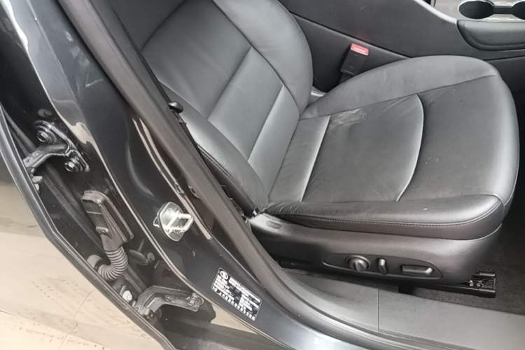 Used Chevrolet Malibu XL 2017 1.5T Automatic Ruichi Edition Right Front Seat