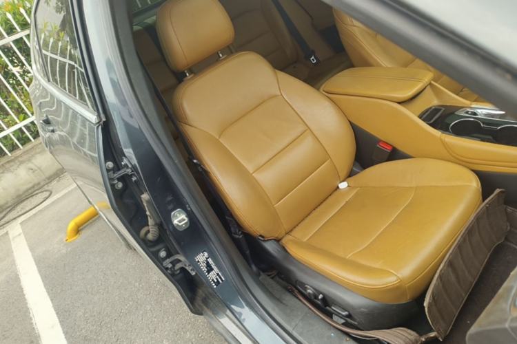 Used Chevrolet Malibu XL 2017 1.5T Automatic Ruichi Edition Right Front Seat