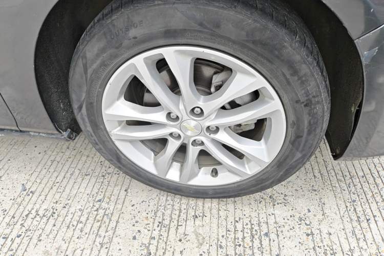 Used Chevrolet Malibu XL 2017 1.5T Automatic Ruichi Edition Right Front Wheel Hub