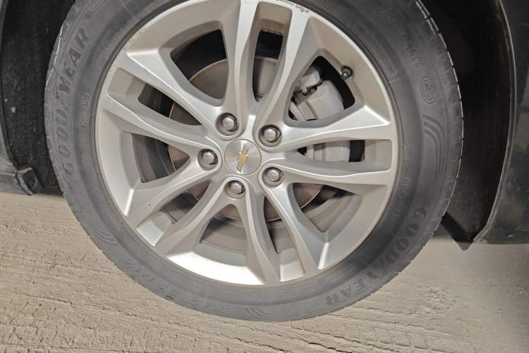 Used Chevrolet Malibu XL 2017 1.5T Automatic Ruichi Edition Right Front Wheel Hub