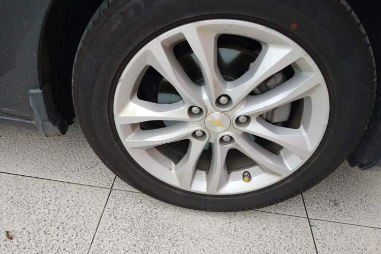 Used Chevrolet Malibu XL 2017 1.5T Automatic Ruichi Edition Right Front Wheel Hub