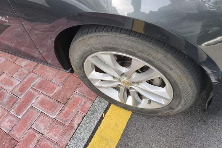 Used Chevrolet Malibu XL 2017 1.5T Automatic RuiShang Edition Right Front Wheel Hub