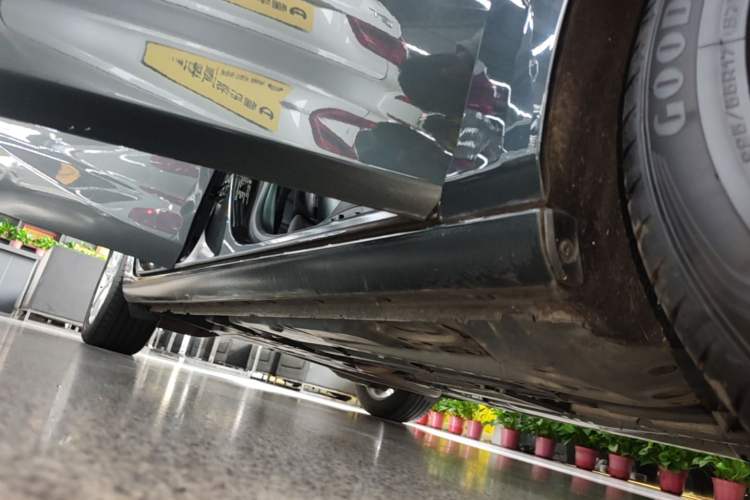 Used Chevrolet Malibu XL 2017 1.5T Automatic Ruichi Edition Right Side Sill
