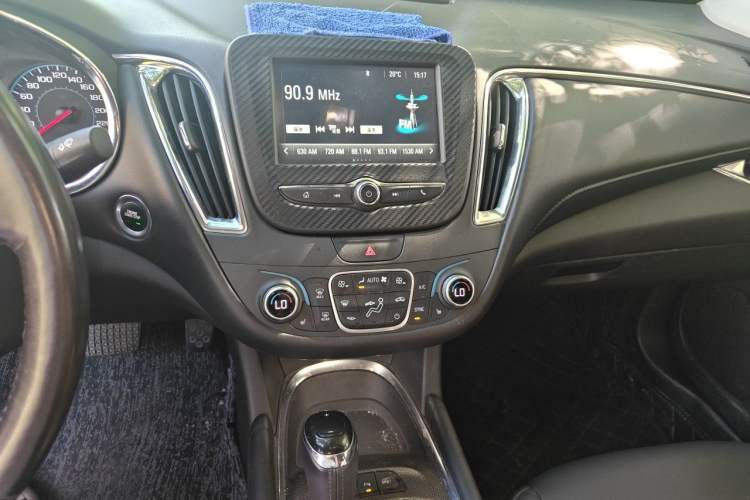Used Chevrolet Malibu XL 2017 1.5T Automatic Ruichi Edition Audio And AC Panel