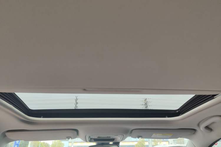 Used Chevrolet Malibu XL 2017 1.5T Automatic Ruichi Edition Headliner