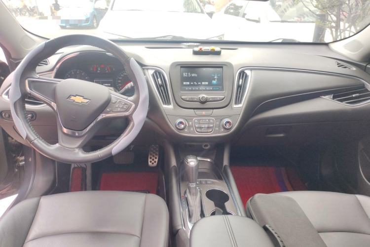 Used Chevrolet Malibu XL 2017 1.5T Automatic Ruichi Edition Center Console