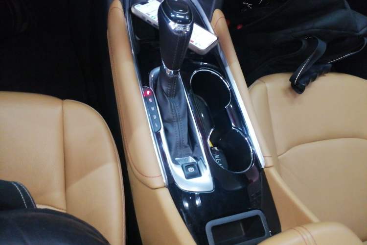 Used Chevrolet Malibu XL 2017 1.5T Dual-Clutch Ruimao Edition Gear Lever
