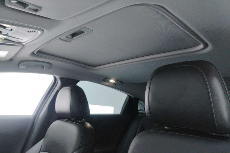 Used Chevrolet Malibu XL 2017 1.5T Automatic Ruichi Edition Headliner