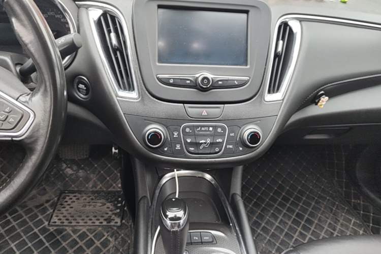 Used Chevrolet Malibu XL 2017 1.5T Automatic Ruichi Edition Audio And AC Panel