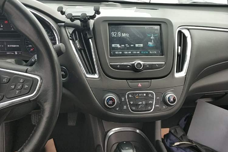 Used Chevrolet Malibu XL 2017 1.5T Automatic Ruichi Edition Audio And AC Panel