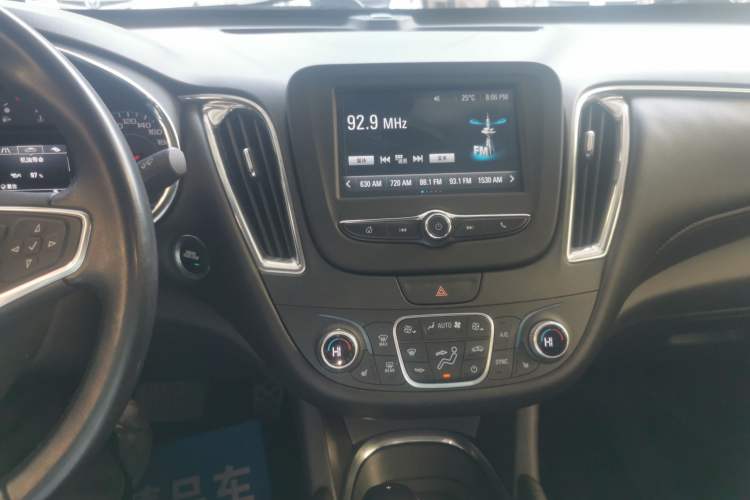 Used Chevrolet Malibu XL 2017 1.5T Automatic Ruichi Edition Audio And AC Panel