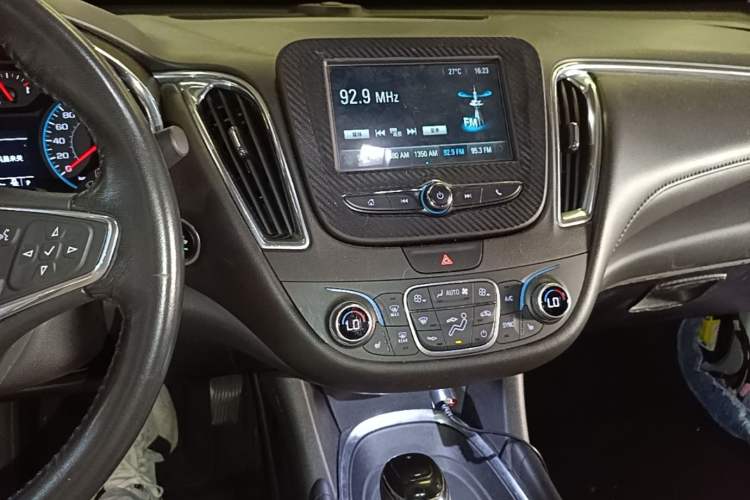 Used Chevrolet Malibu XL 2017 1.5T Automatic Ruichi Edition Audio And AC Panel
