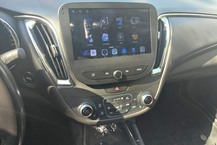 Used Chevrolet Malibu XL 2017 1.5T Automatic Ruichi Edition Audio And AC Panel