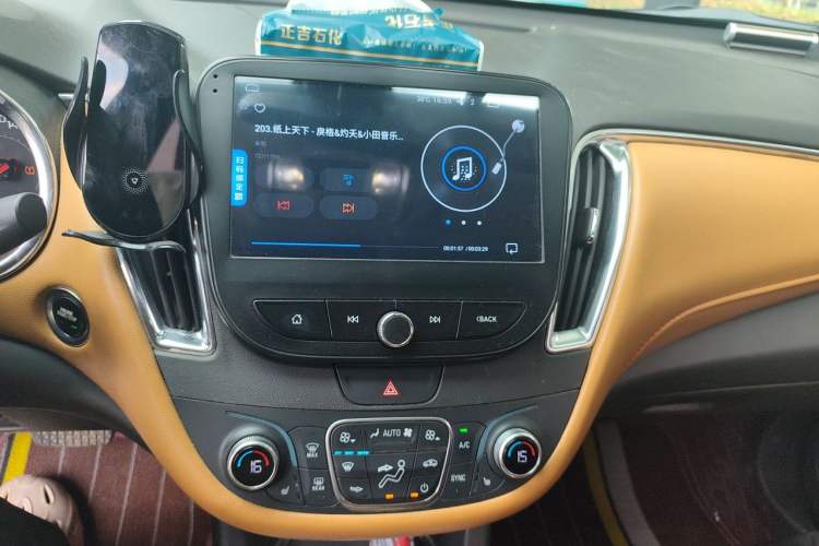 Used Chevrolet Malibu XL 2017 1.5T Automatic Ruichi Edition Audio And AC Panel