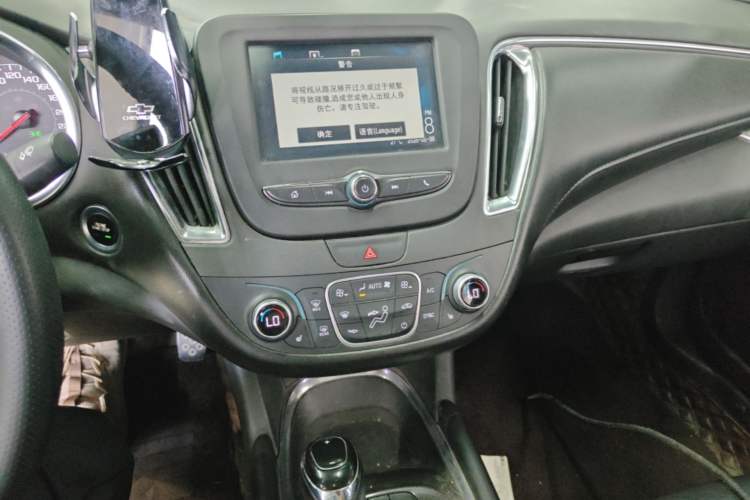 Used Chevrolet Malibu XL 2017 1.5T Automatic Ruichi Edition Audio And AC Panel