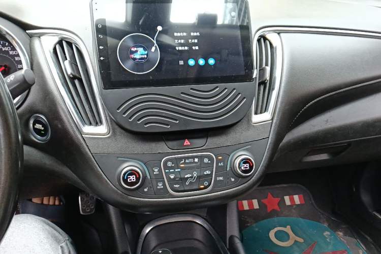 Used Chevrolet Malibu XL 2017 1.5T Automatic Ruichi Edition Audio And AC Panel