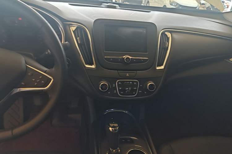 Used Chevrolet Malibu XL 2017 1.5T Automatic Ruichi Edition Audio And AC Panel