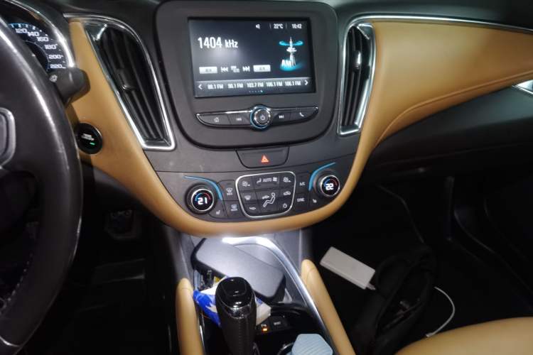 Used Chevrolet Malibu XL 2017 1.5T Automatic Ruichi Edition Audio And AC Panel
