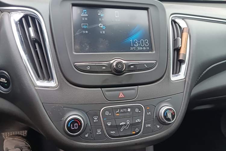 Used Chevrolet Malibu XL 2017 1.5T Automatic Ruichi Edition Audio And AC Panel
