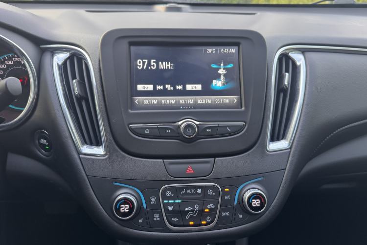 Used Chevrolet Malibu XL 2017 1.5T Automatic Ruichi Edition Audio And AC Panel