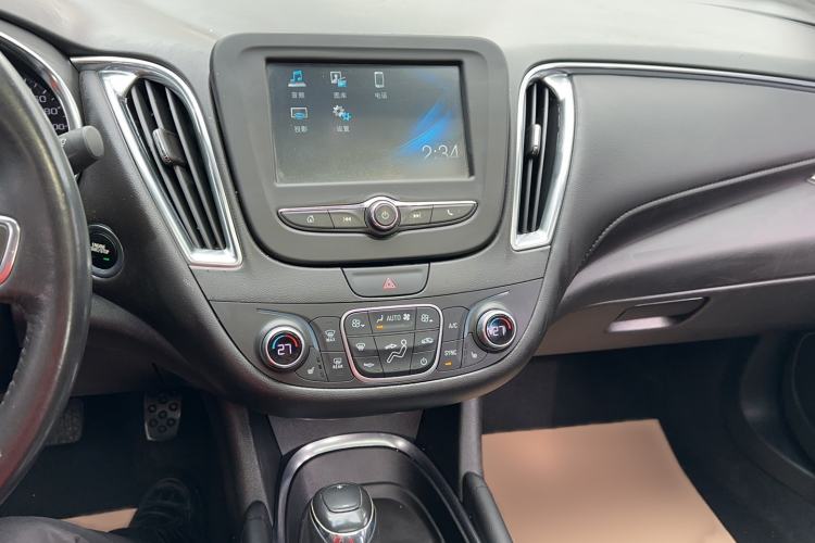 Used Chevrolet Malibu XL 2017 1.5T Automatic Ruichi Edition Audio And AC Panel