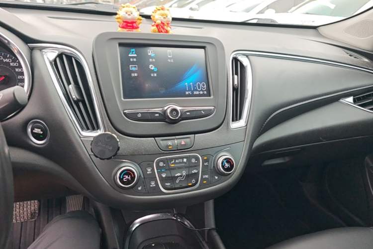 Used Chevrolet Malibu XL 2017 1.5T Automatic Ruichi Edition Audio And AC Panel