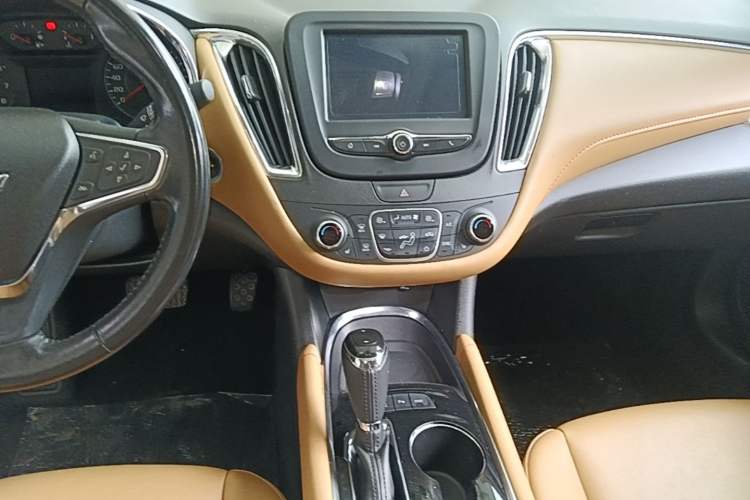 Used Chevrolet Malibu XL 2017 1.5T Automatic Ruichi Edition Audio And AC Panel