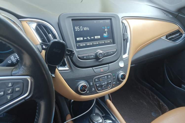 Used Chevrolet Malibu XL 2017 1.5T Automatic Ruichi Edition Audio And AC Panel
